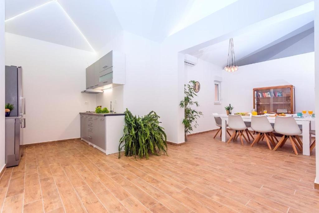 Villa Marietta Equino Sitno Donje Buitenkant foto